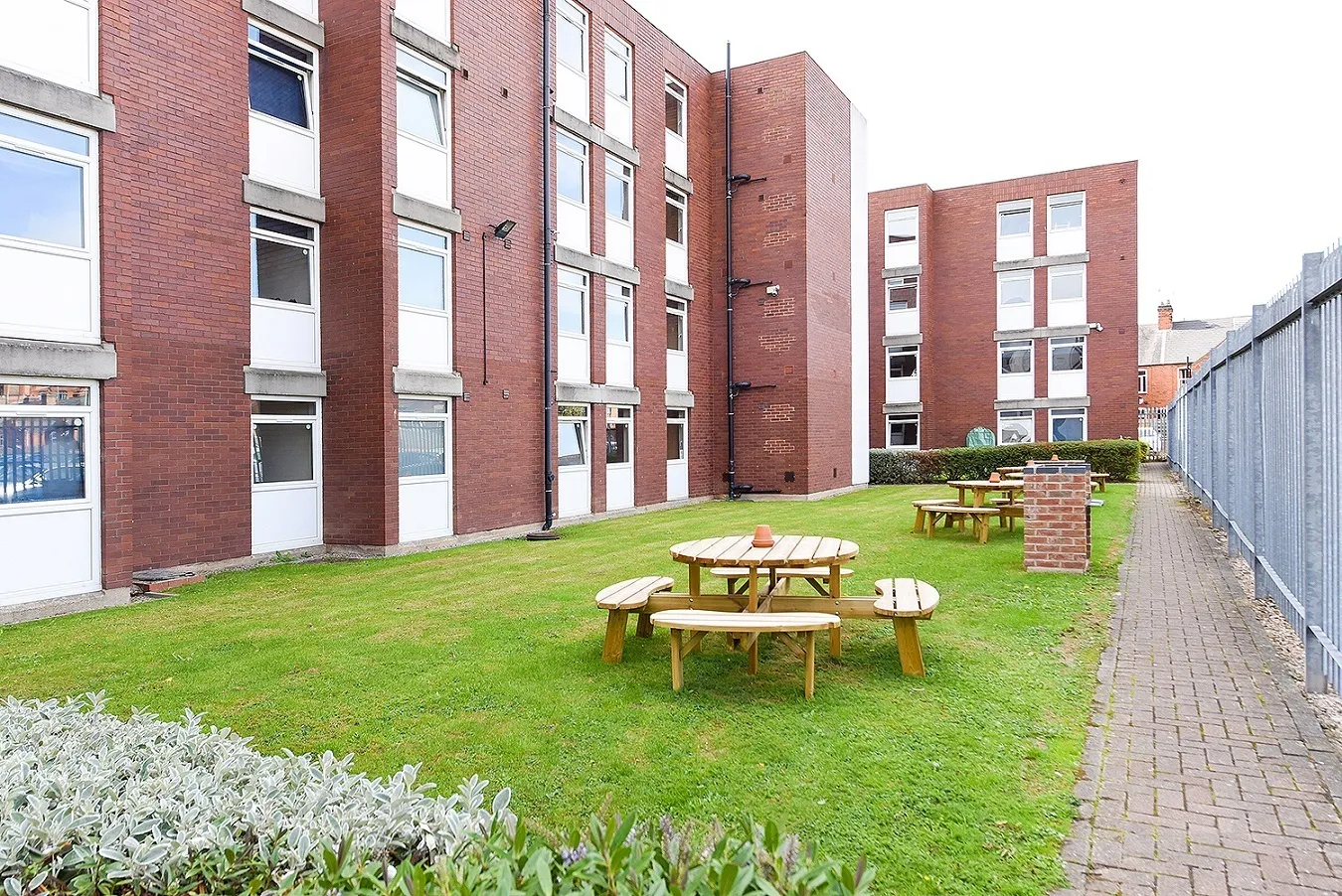 Queens Court photo 3