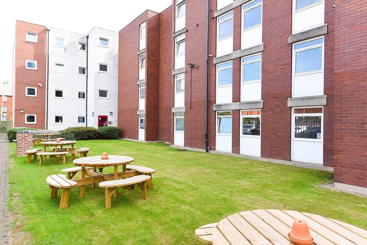 Queens Court photo 8