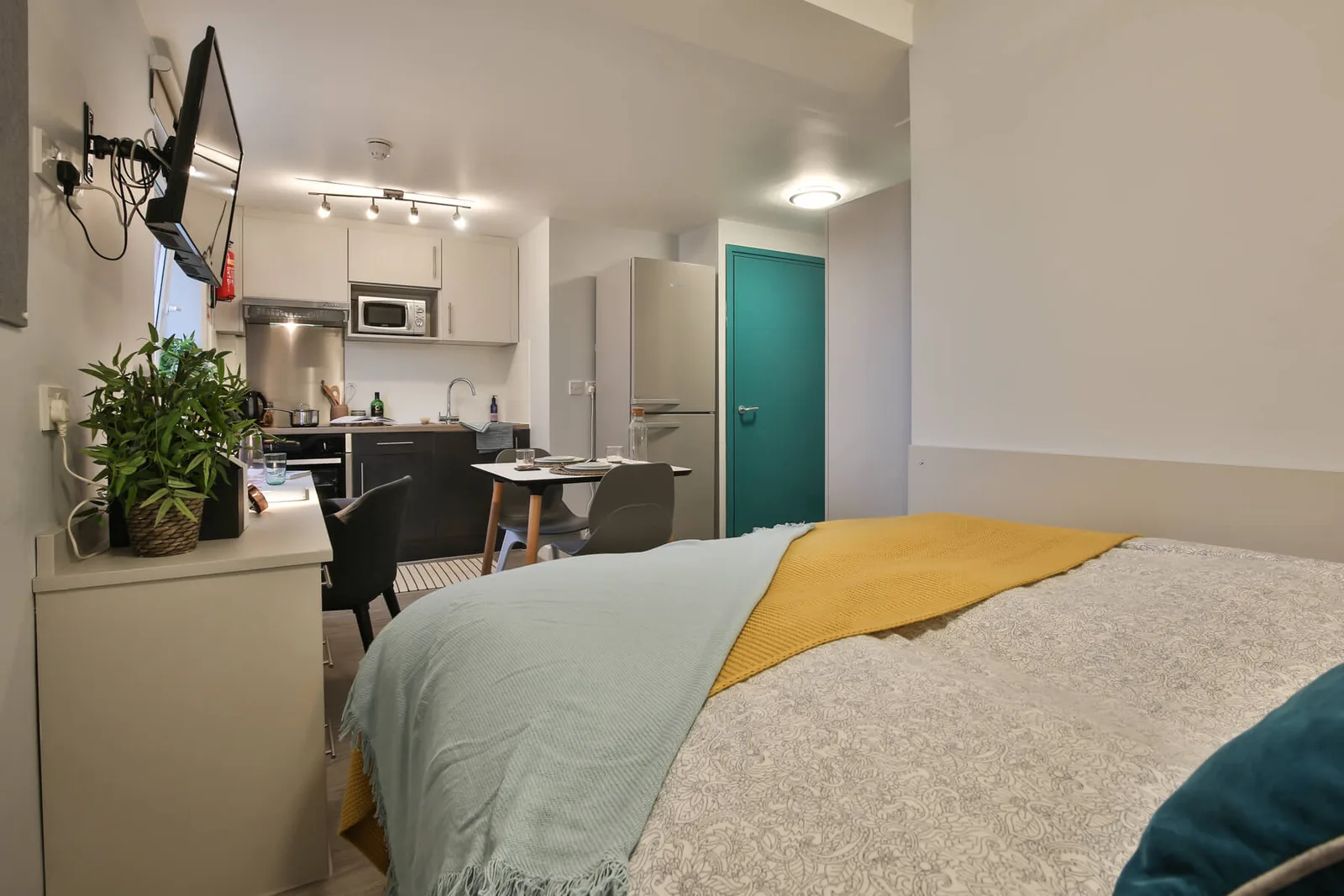 A more spacious, stylish student life in our Silver Studio Plus at iQ Pavilions