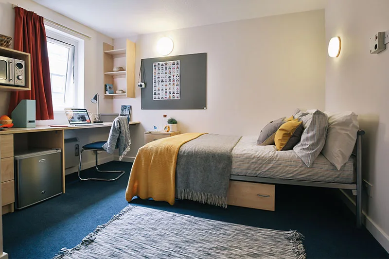 Enjoy your independence in our feature-packed silver mini studio at iQ Great Newton House