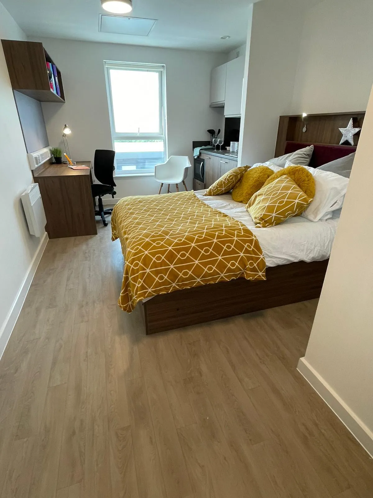 Phoenix Place photo 3
