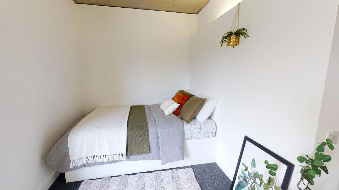 Get lots of space and features in the large accessible studio at iQ Flinders House