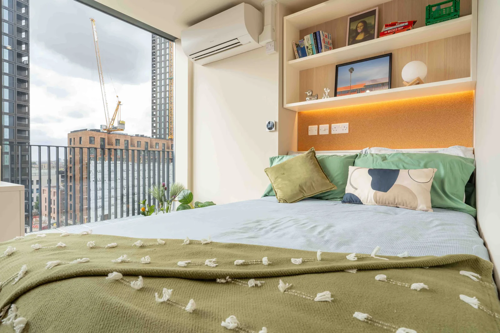 Bronze Studio Premium at iQ Flinders House