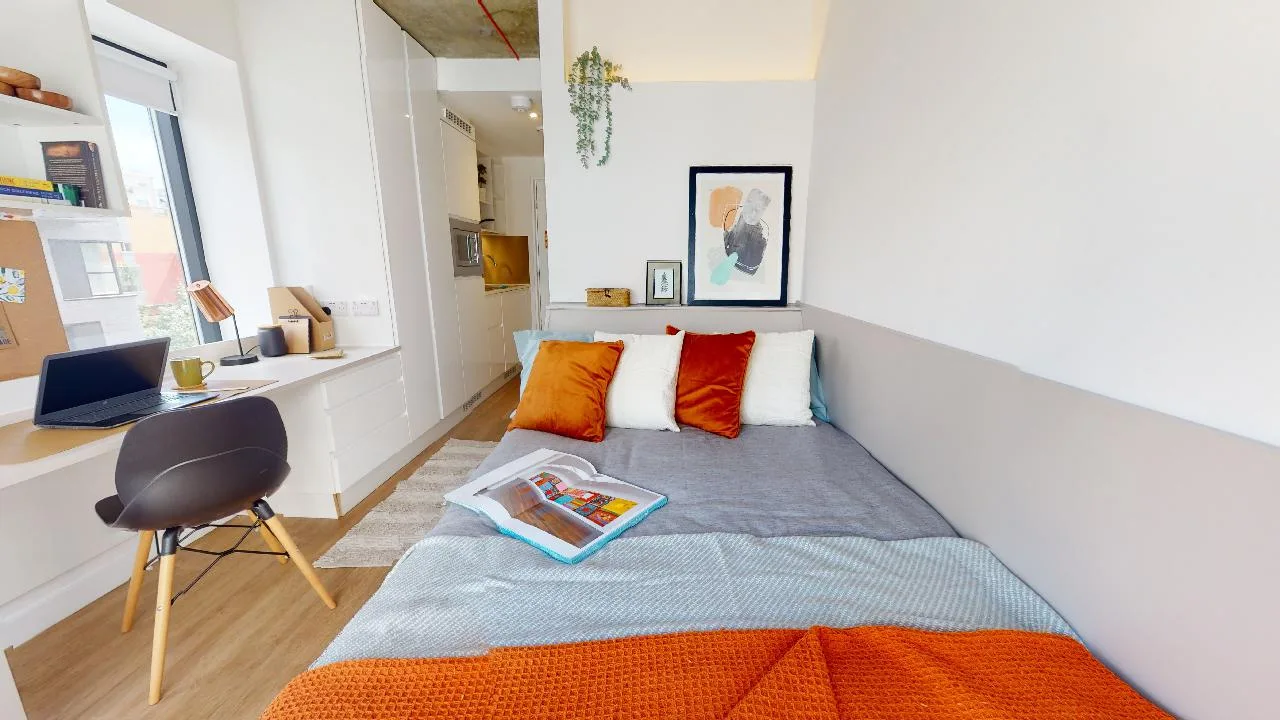 Silver Studio Deluxe at iQ Flinders House