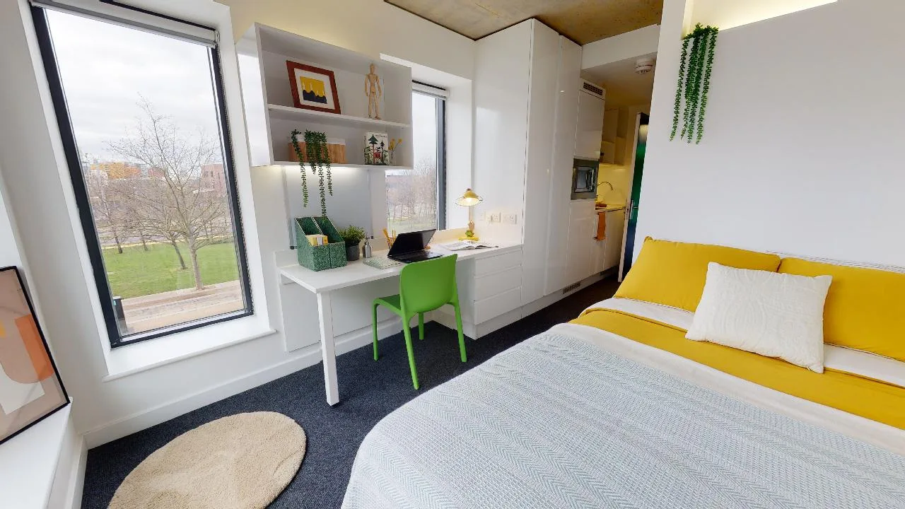 Live on the edge in our medium corner studio at iQ Flinders House