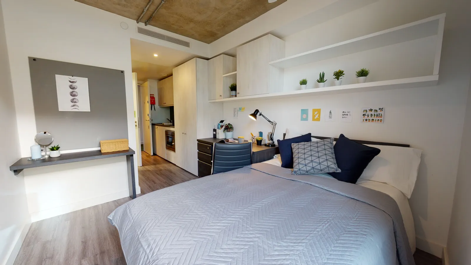 iQ Aldgate photo 2