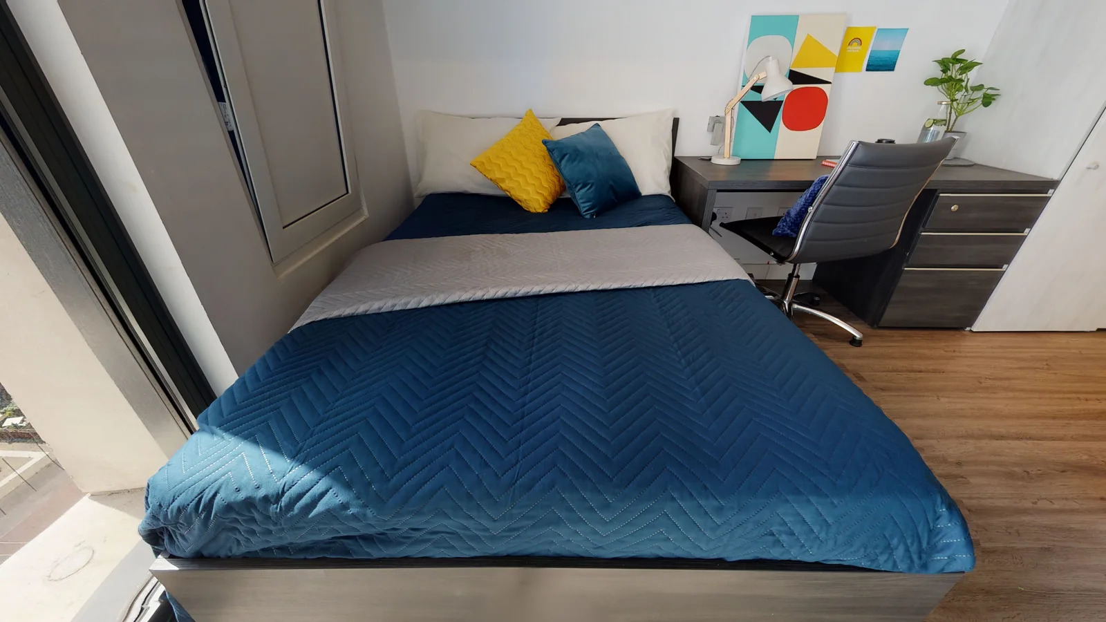 Self-contained student living in our silver studio at iQ Aldgate