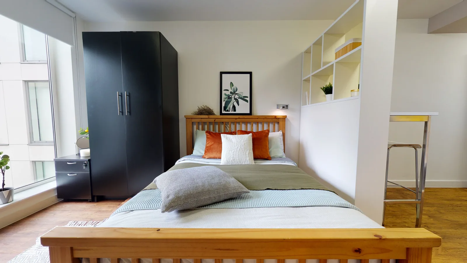 Share your space in the top-of-the-range platinum studio at iQ Bankside