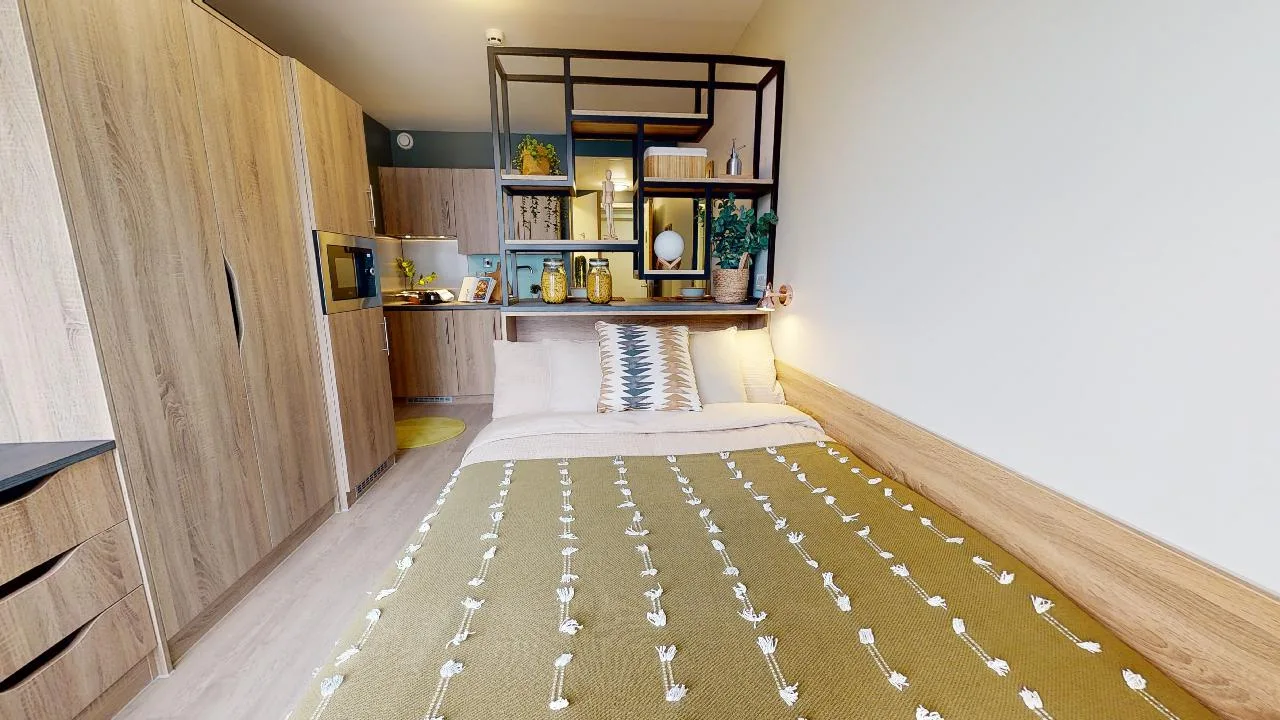 City views and lots of space in a silver studio at iQ Bankside