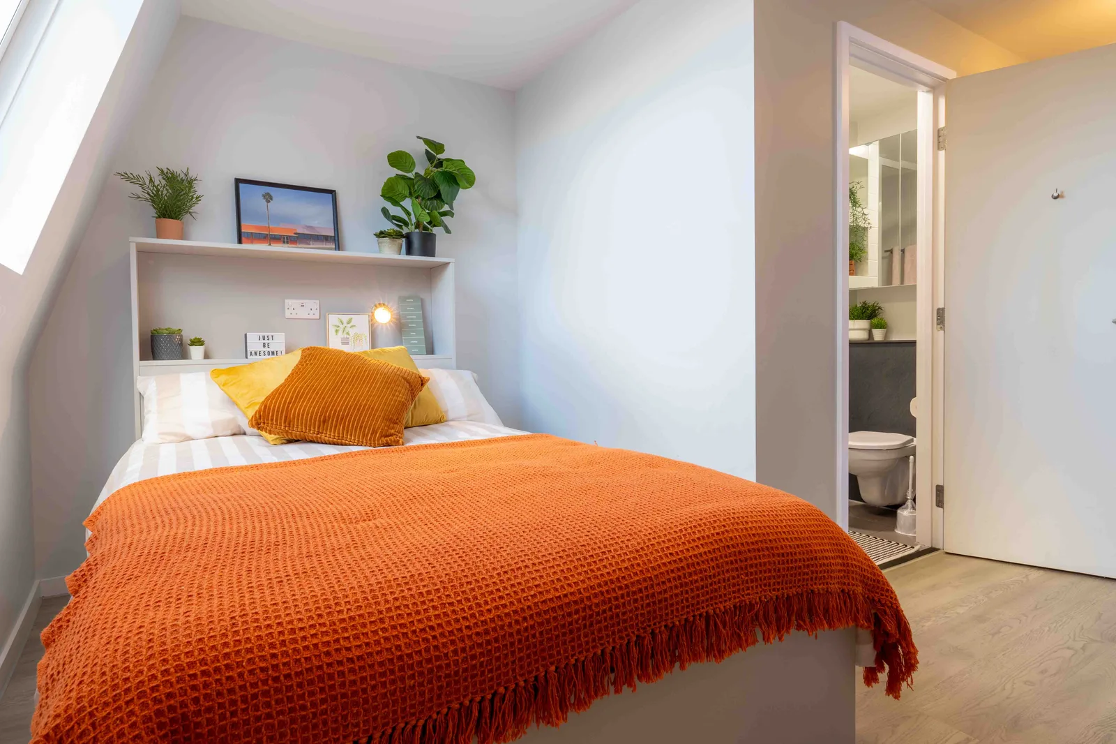 Gold En Suite Plus at iQ City
