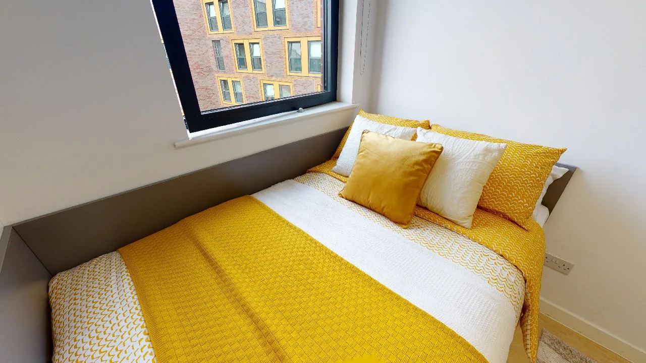 Enjoy student life in a premium en suite at iQ Haywood House
