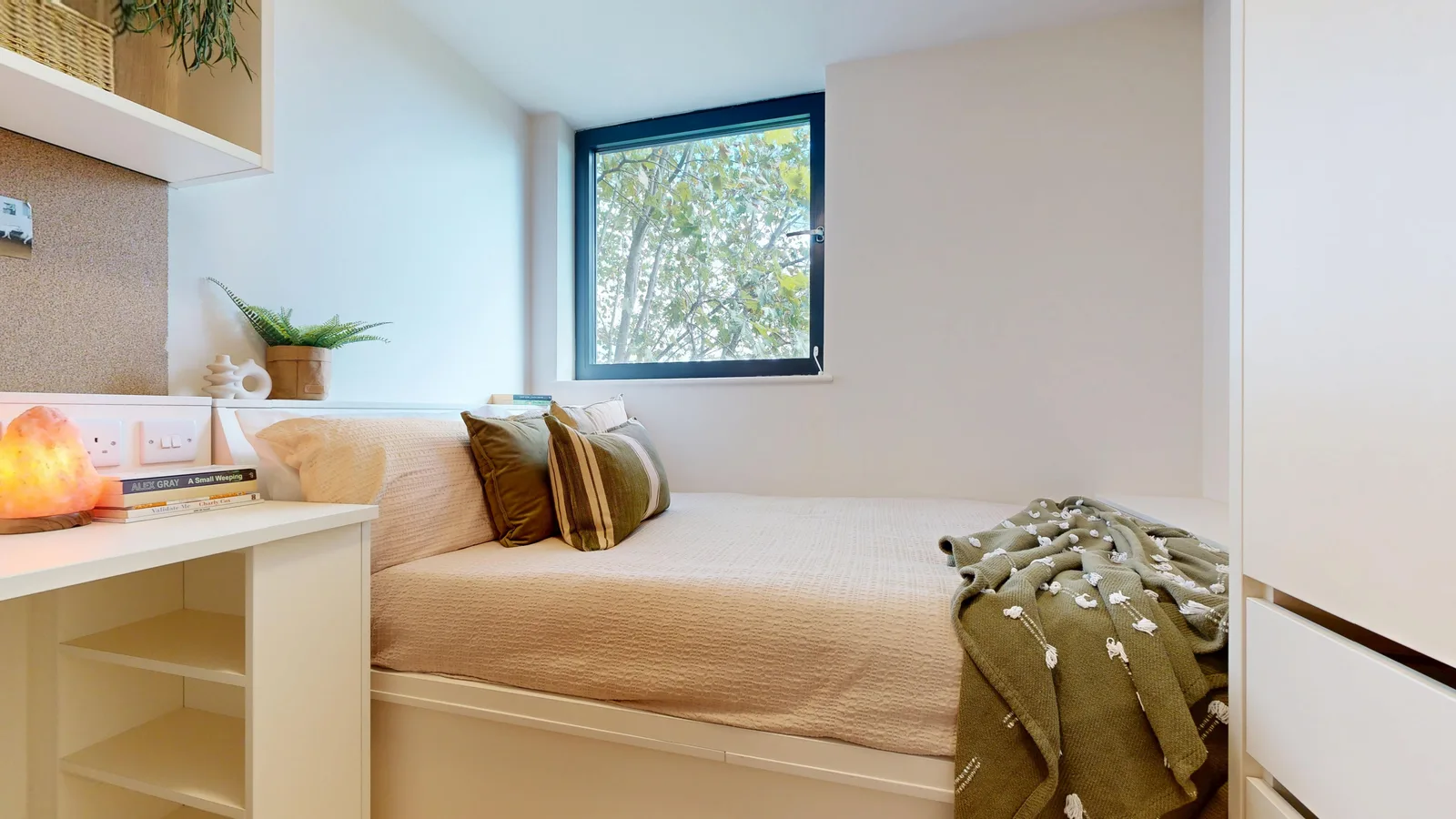 Silver En Suite Premium at iQ Haywood House