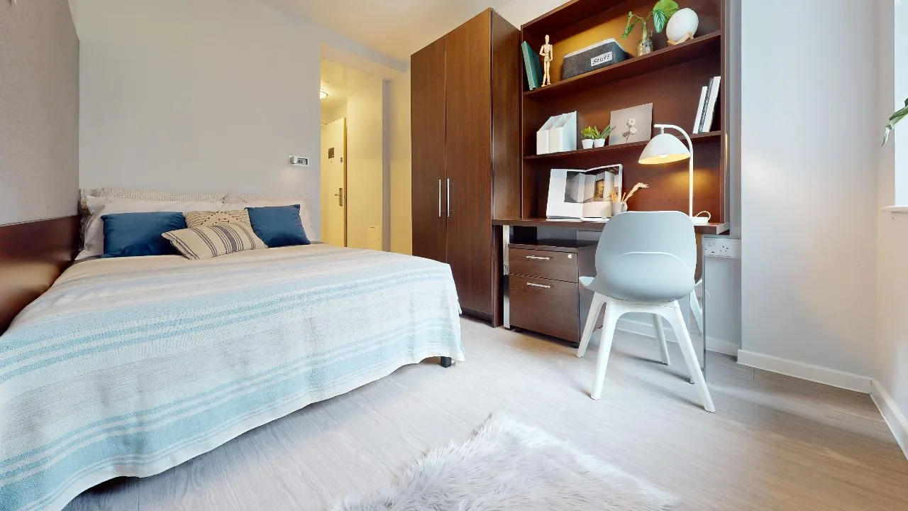 Enjoy all-new features in our silver en suite plus at iQ Highbury