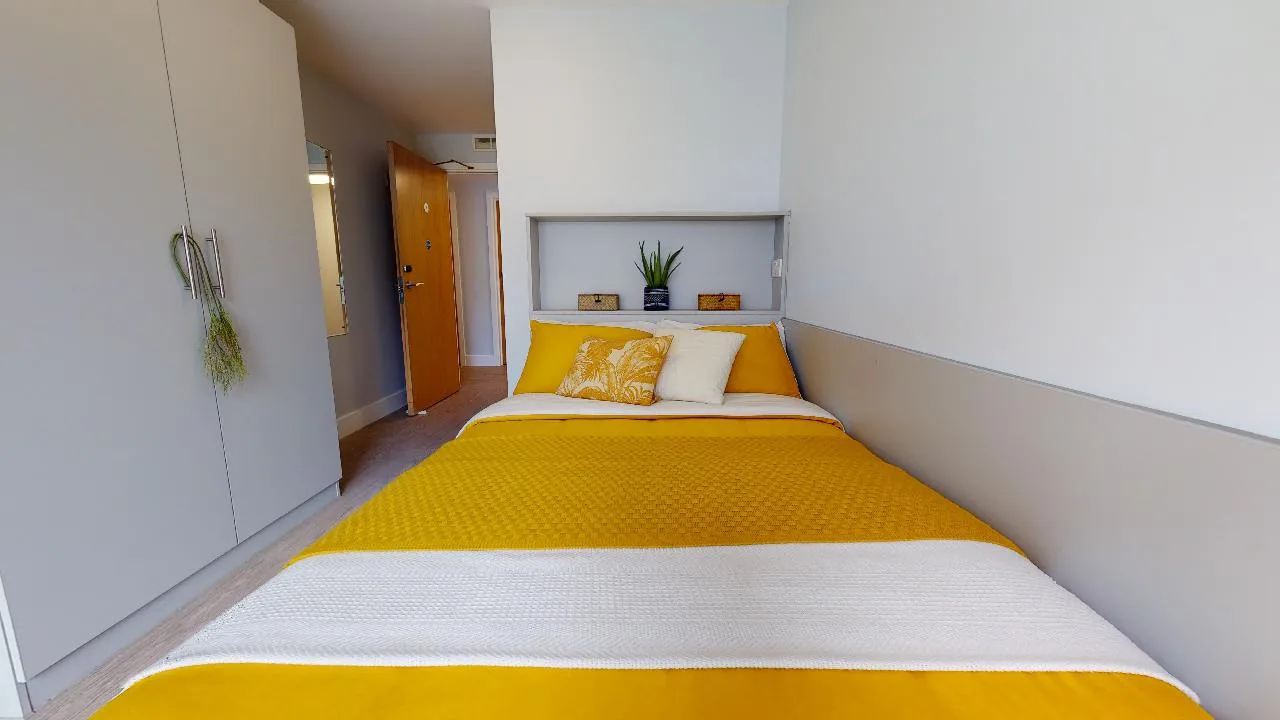 Gold En Suite Plus at iQ Hoxton