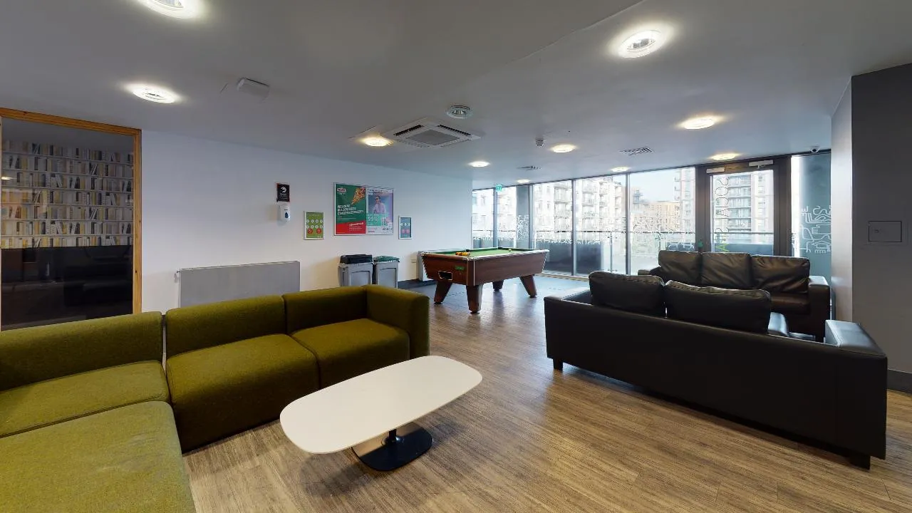 iQ Sterling Court photo 3