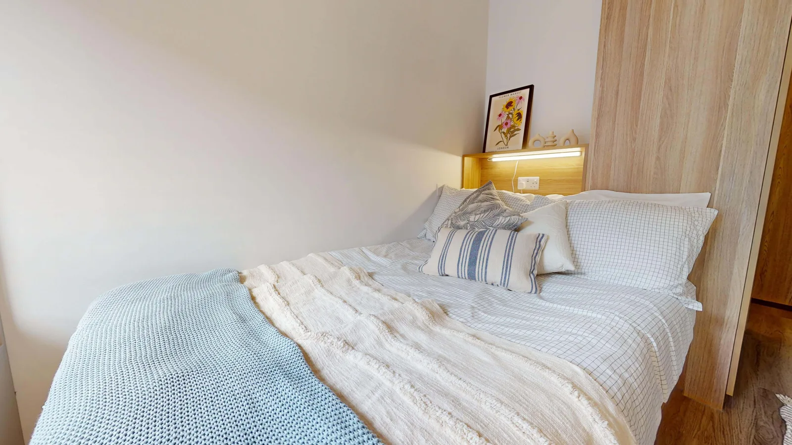 Bronze En Suite Deluxe at iQ Sterling Court