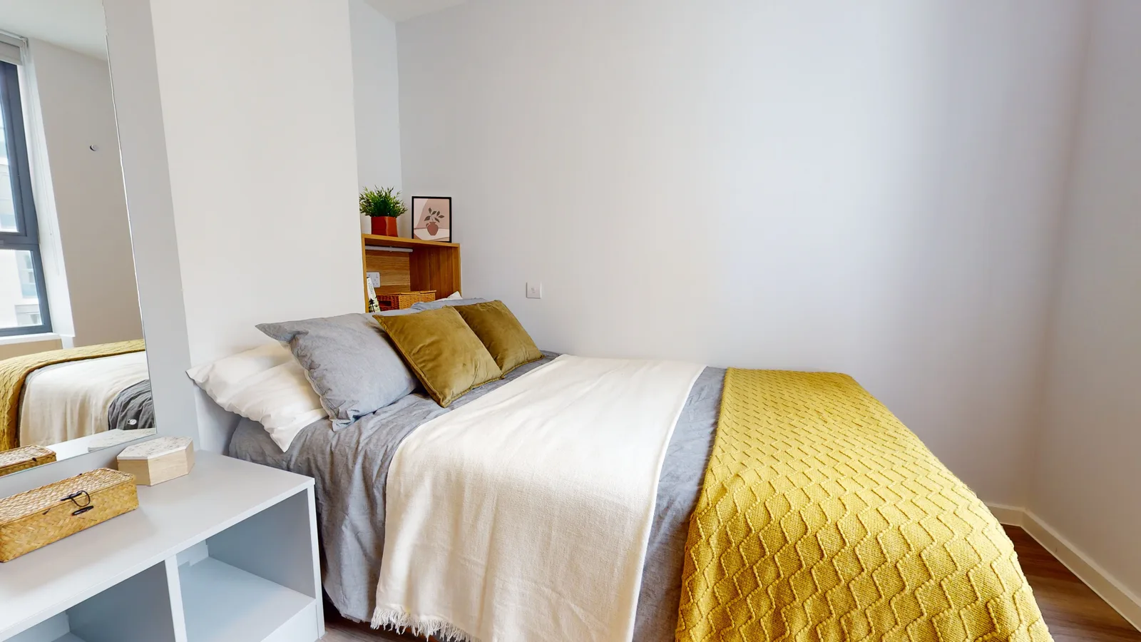 Bronze Studio Plus at iQ Sterling Court