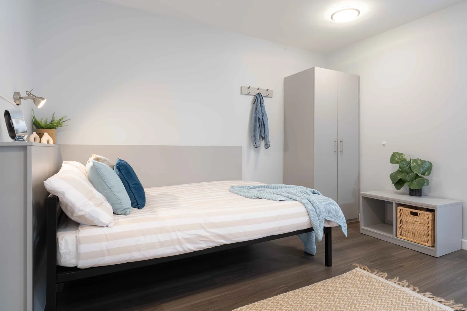 Our gold en suite plus rooms are our biggest en suites at iQ Tufnell House