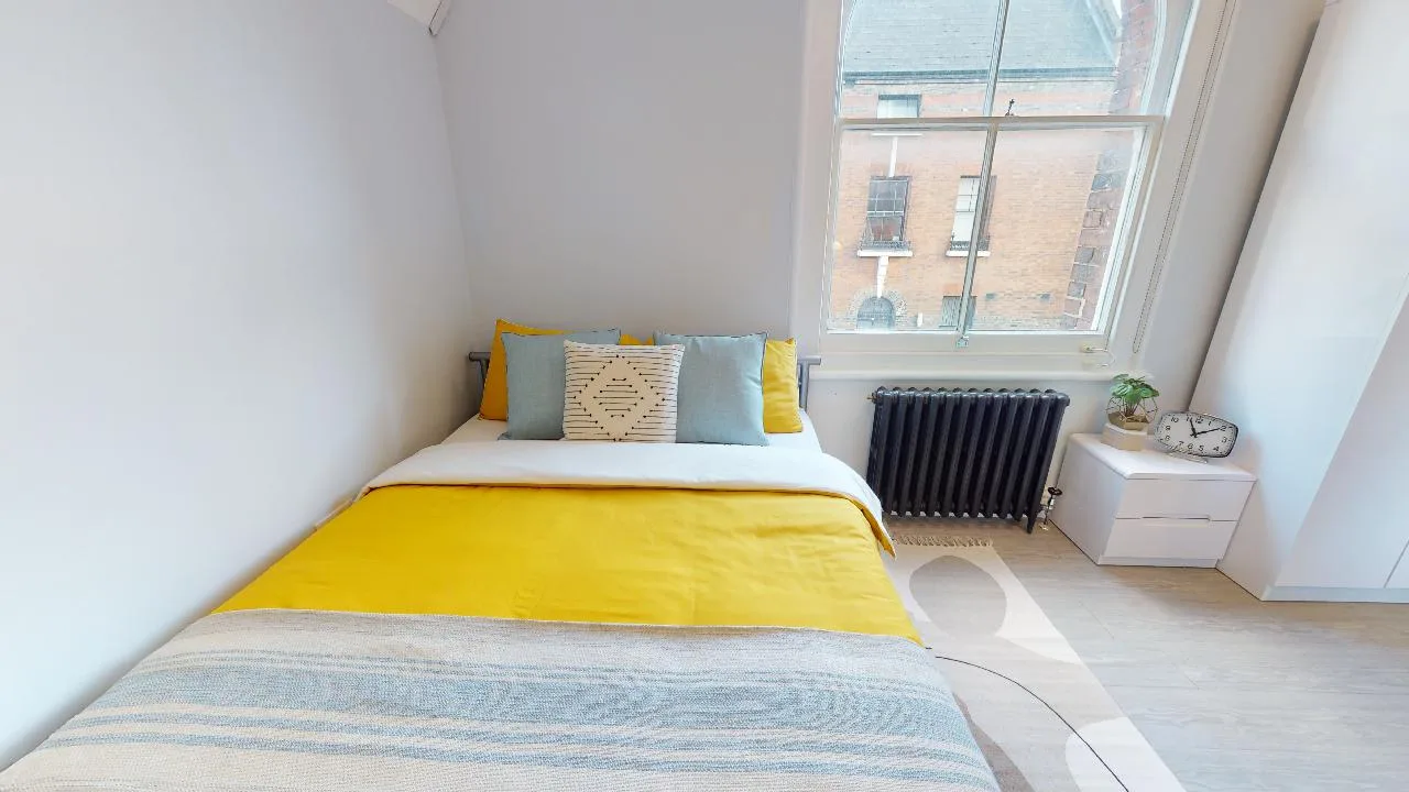 Our grad gold en suite is exclusively for final year + postgrad students at iQ Tufnell House