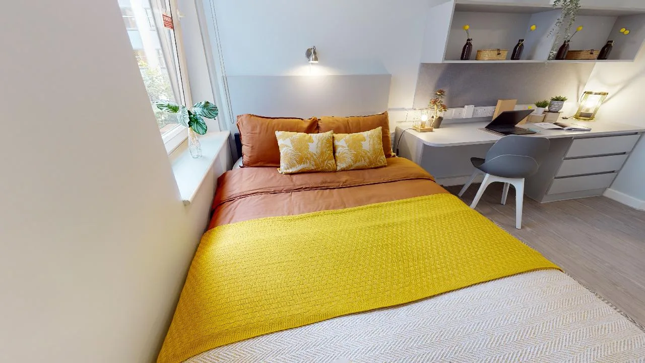 Extra space and style in our silver en suite plus at iQ Tufnell House
