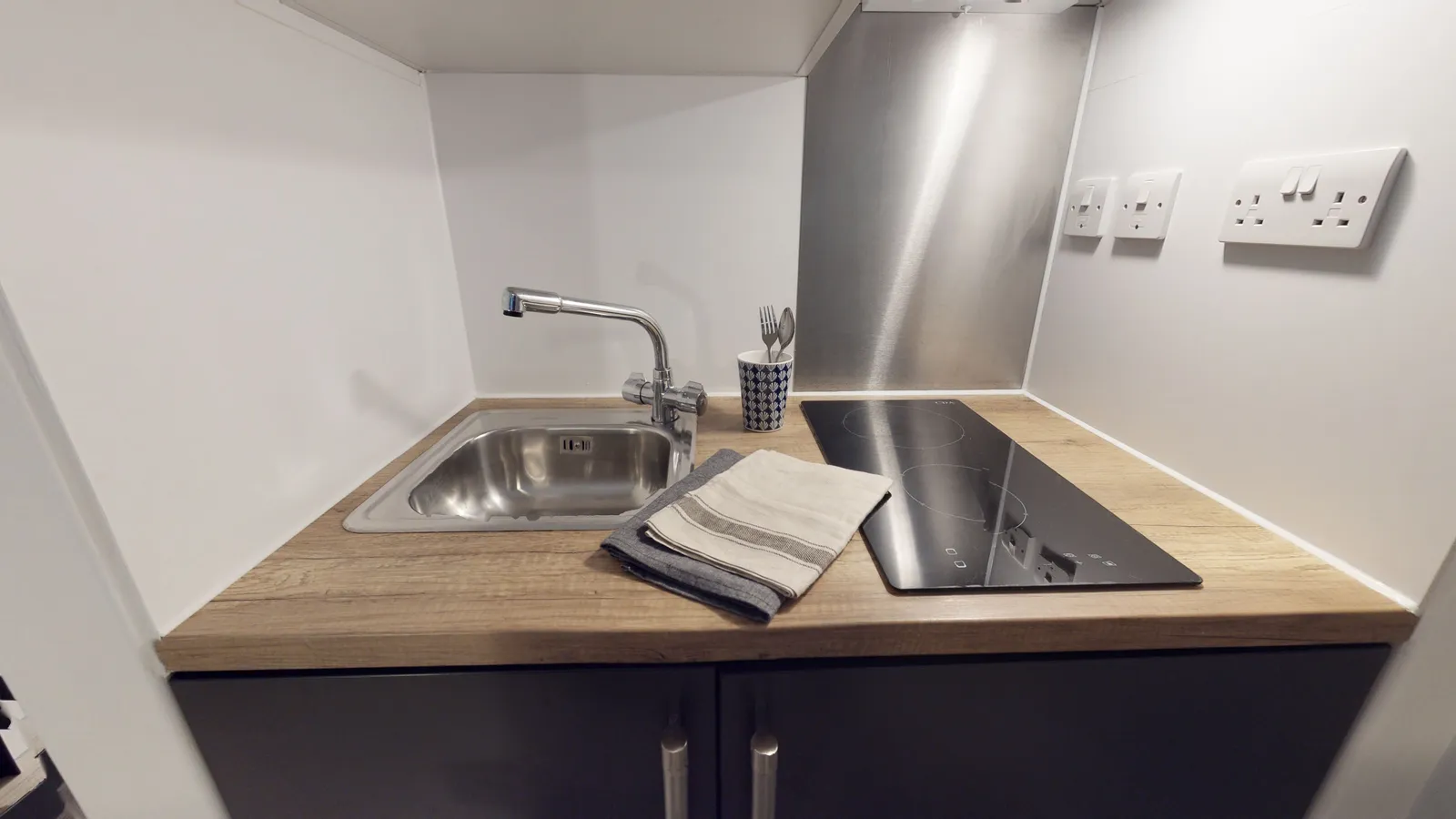 iQ Magenta House photo 106