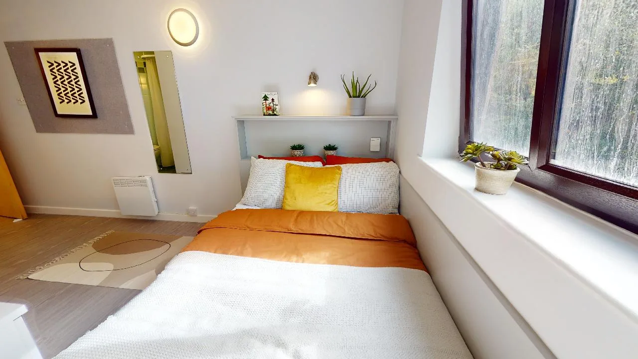 Silver En Suite at iQ Manchester Gardens