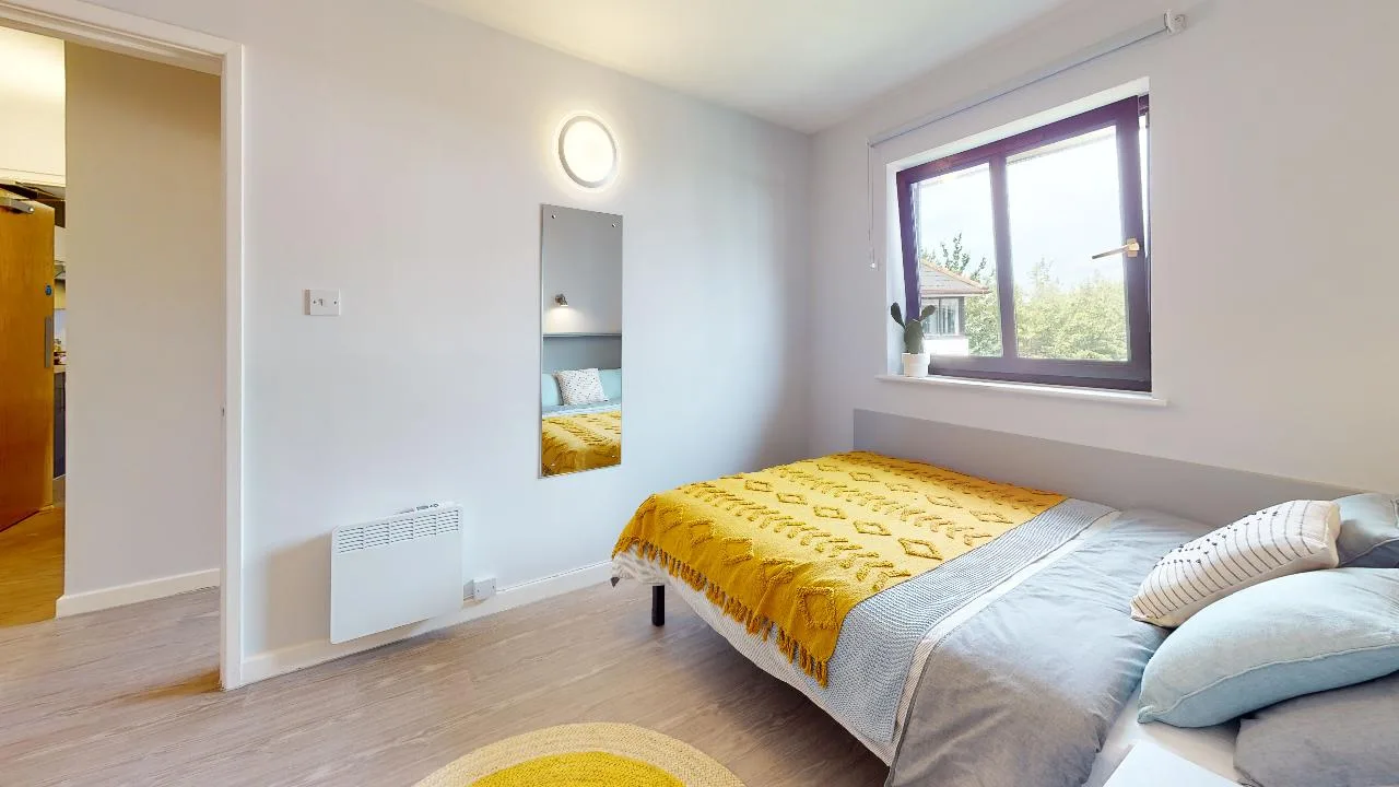 Silver One Bed Apartment at iQ Manchester Gardens