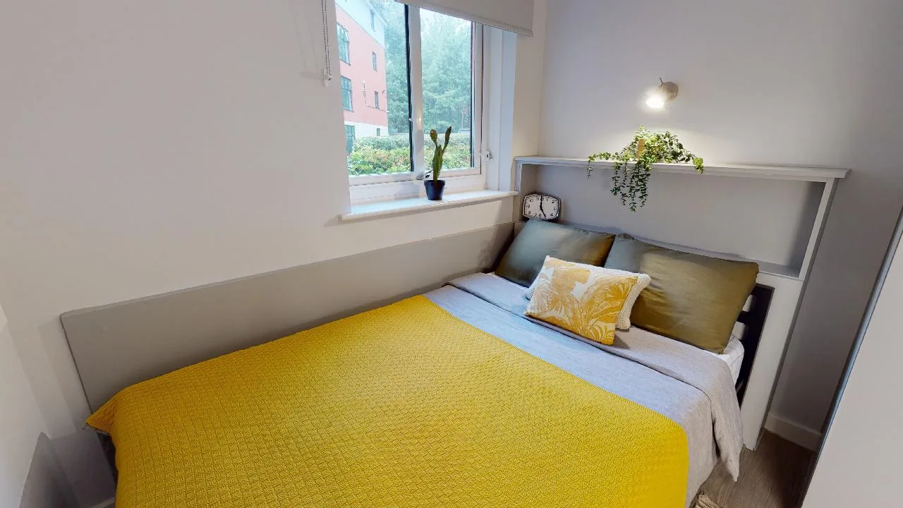 Take it to a higher level with a silver en suite plus at iQ Manchester Gardens