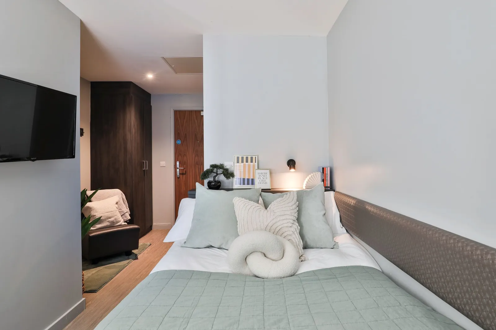 Classic Bigger 3 Bed Apartment at The Chapel