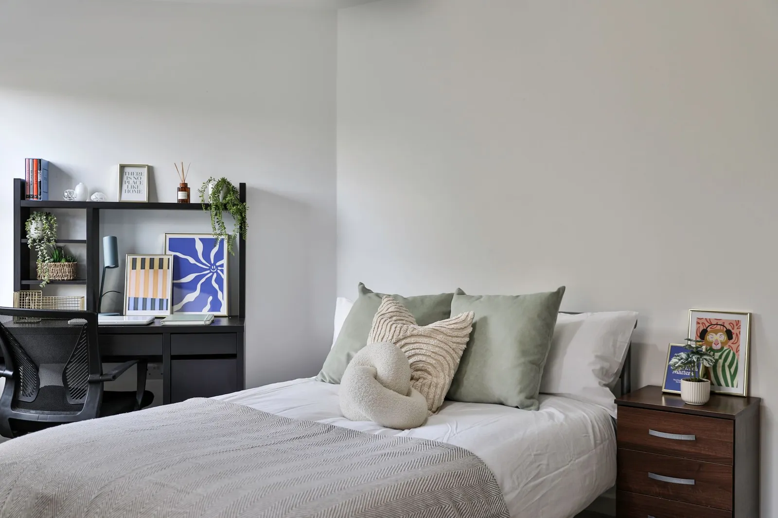 Basic 2 Bed Apartment - Shared Bathroom at Victoria Point