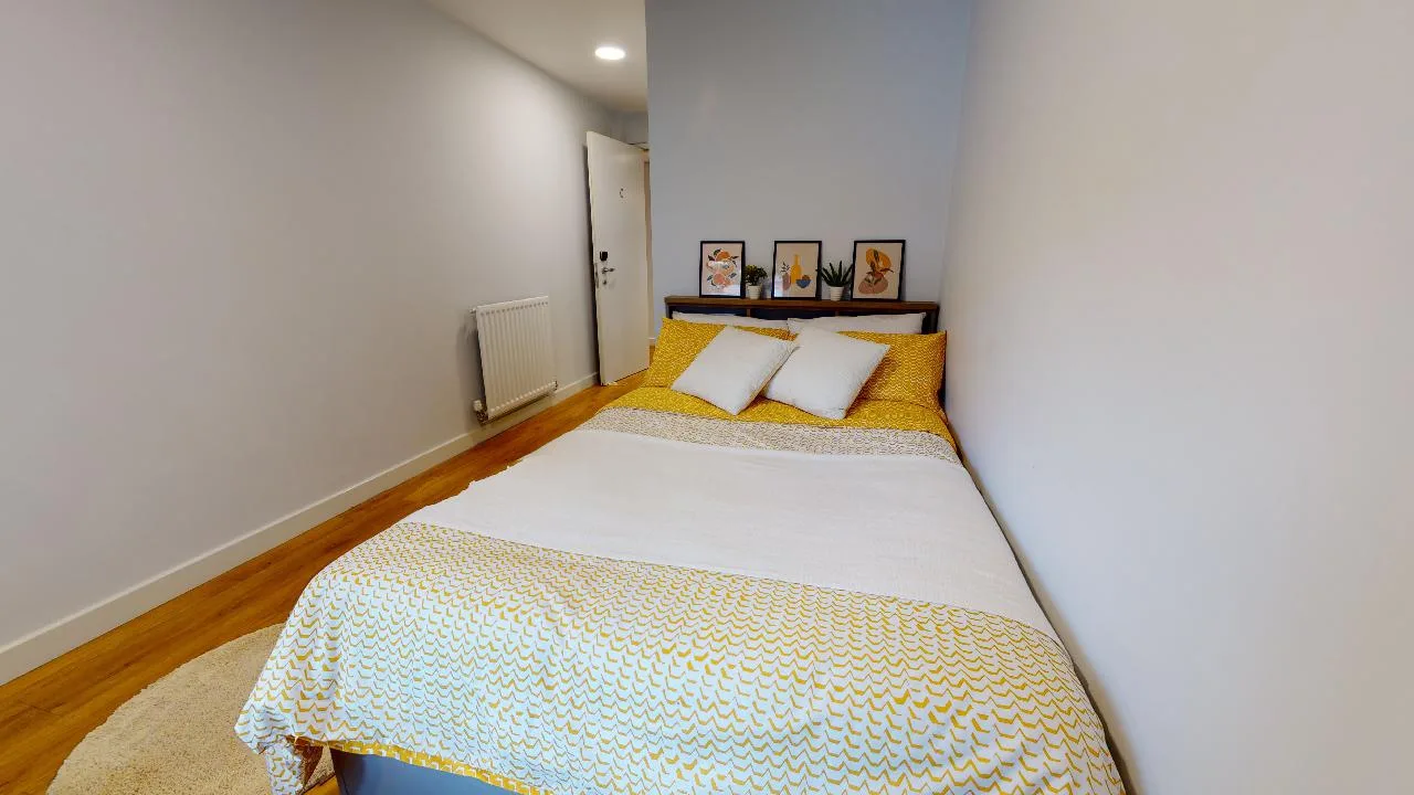 Superb value, modern student living in our bronze en suite at iQ Collingwood