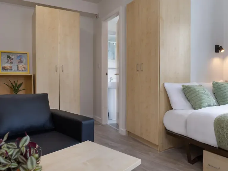 Knoll Court photo 1