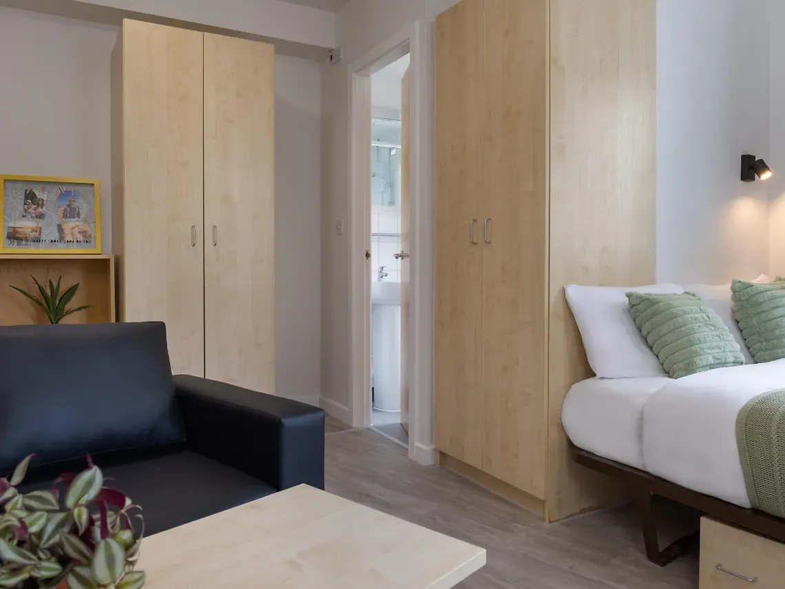 Knoll Court photo 6