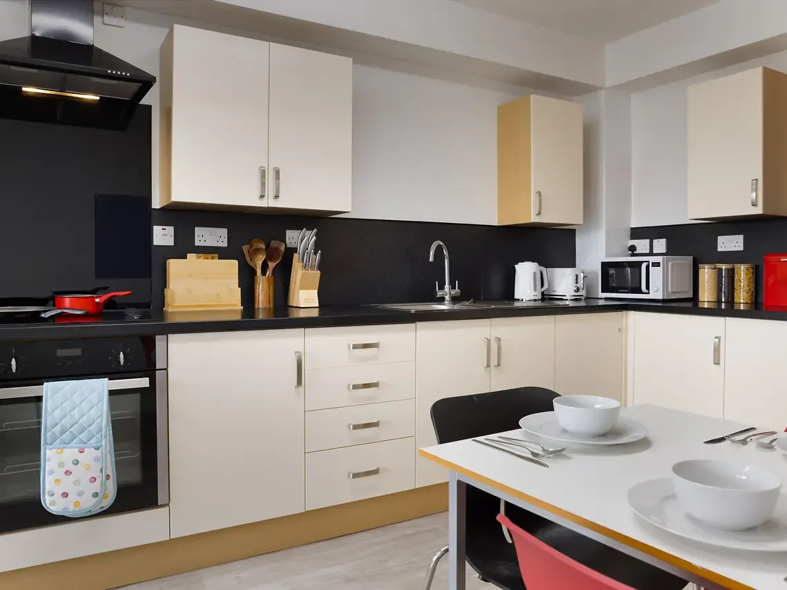 Knoll Court photo 11