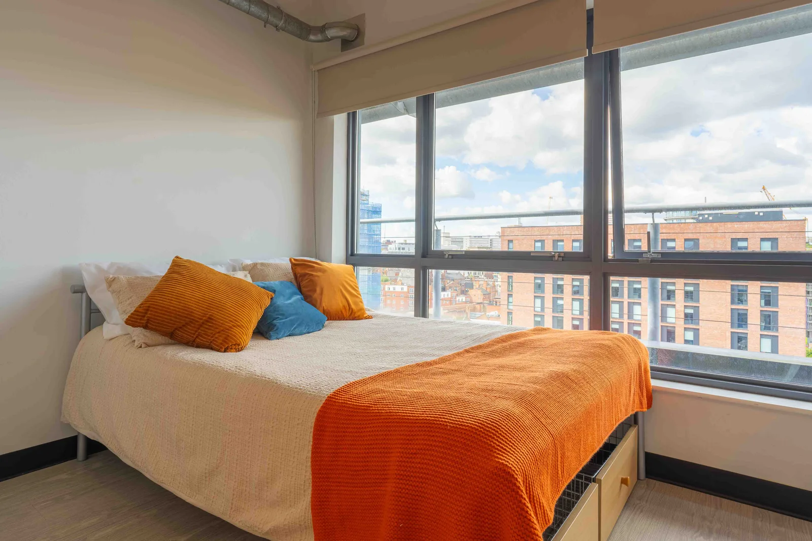 Gold En Suite at iQ Exchange