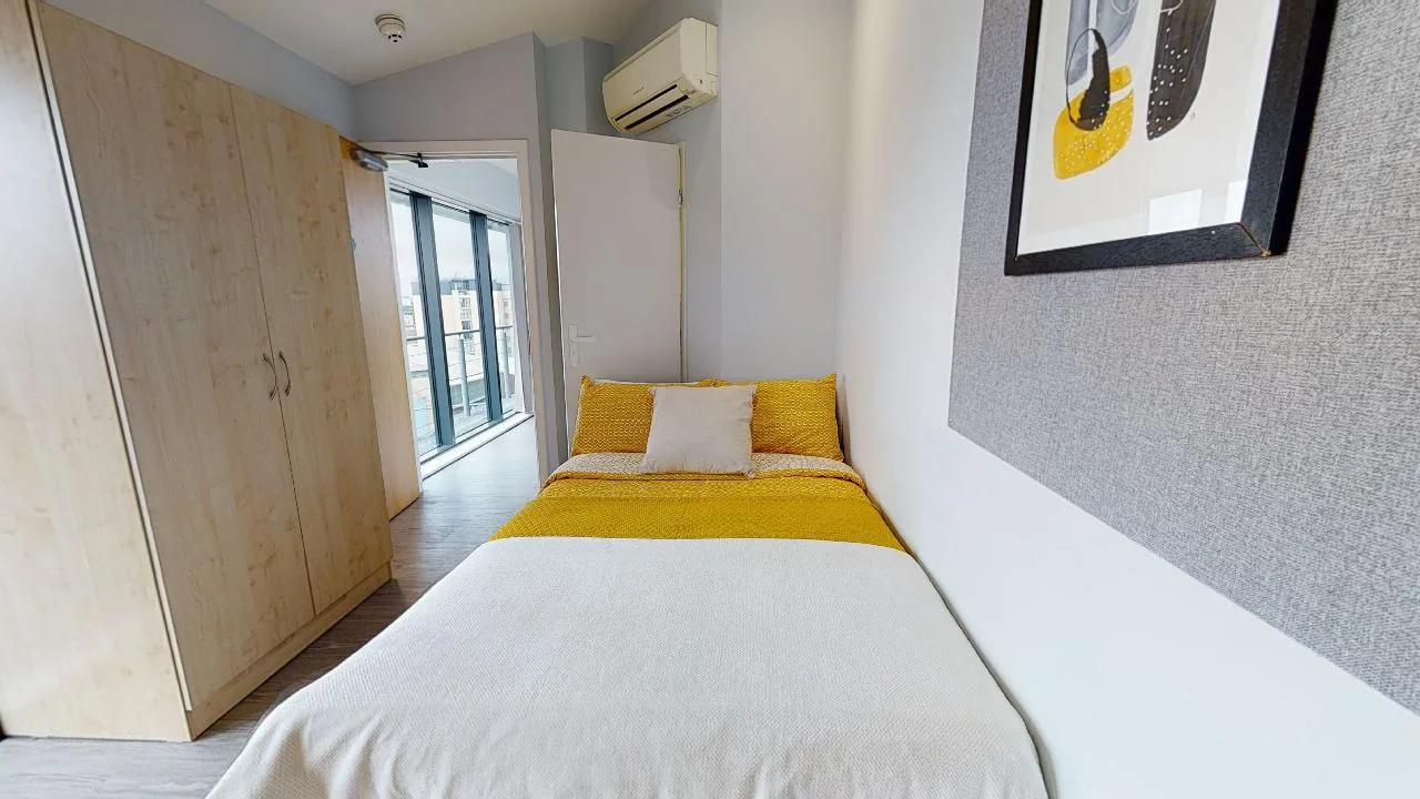 Penthouse En Suite at iQ Exchange