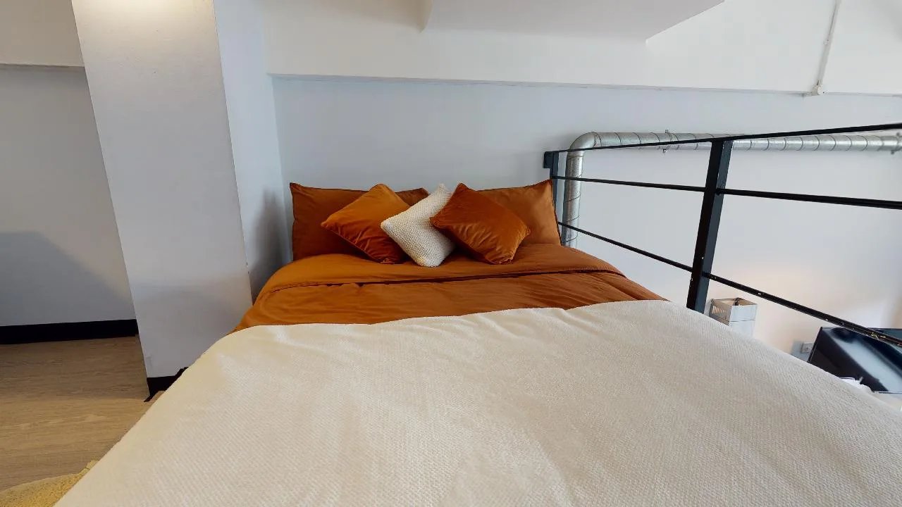 Silver Duplex Studio at iQ Exchange