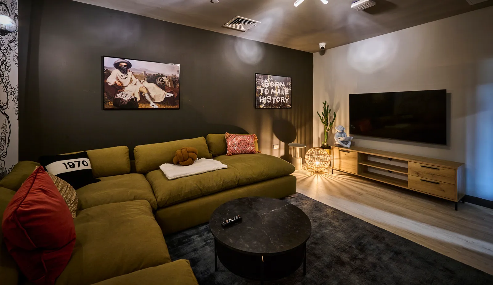 Deakins Place photo 9