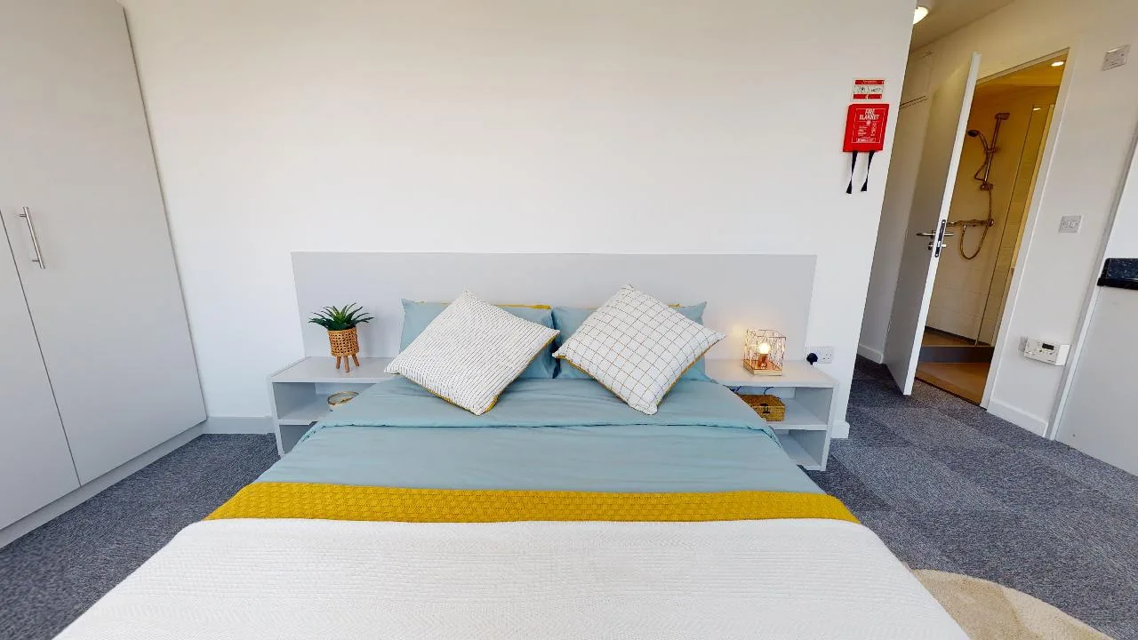 Gold Studio at iQ Newtown House