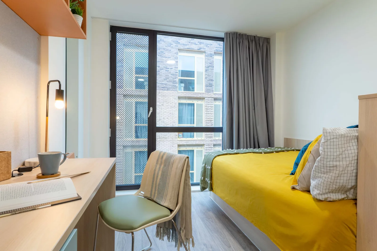 Bronze en suite plus at iQ Signal Place