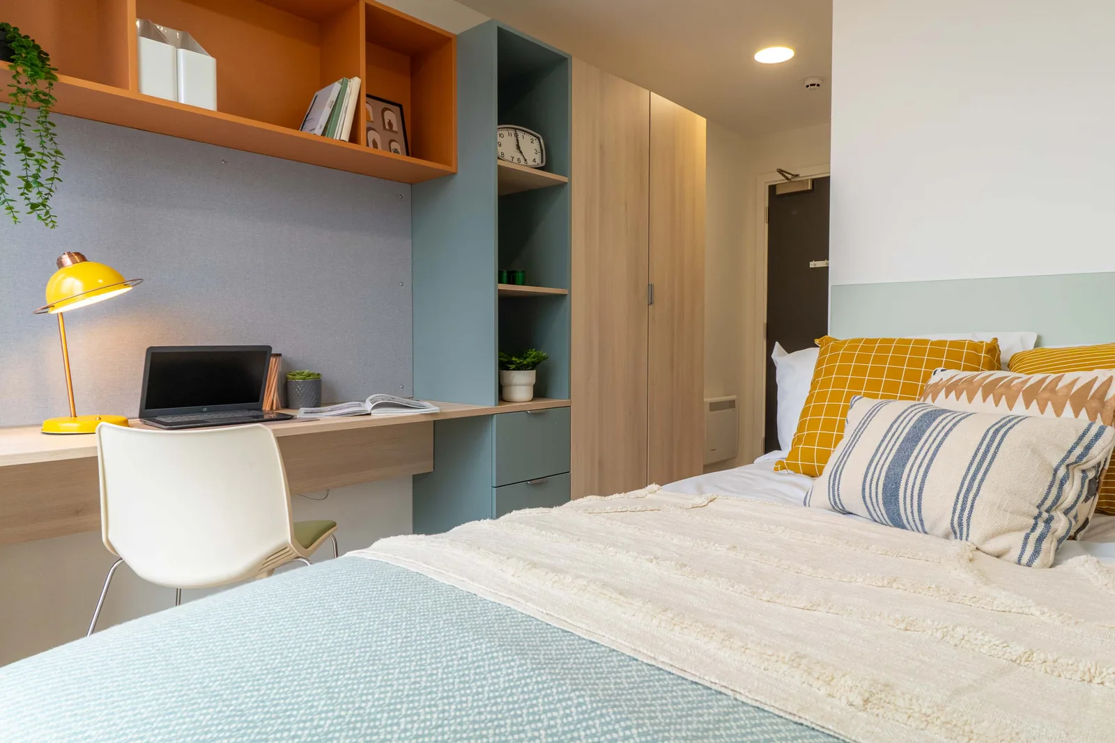 Bronze En Suite at iQ Signal Place