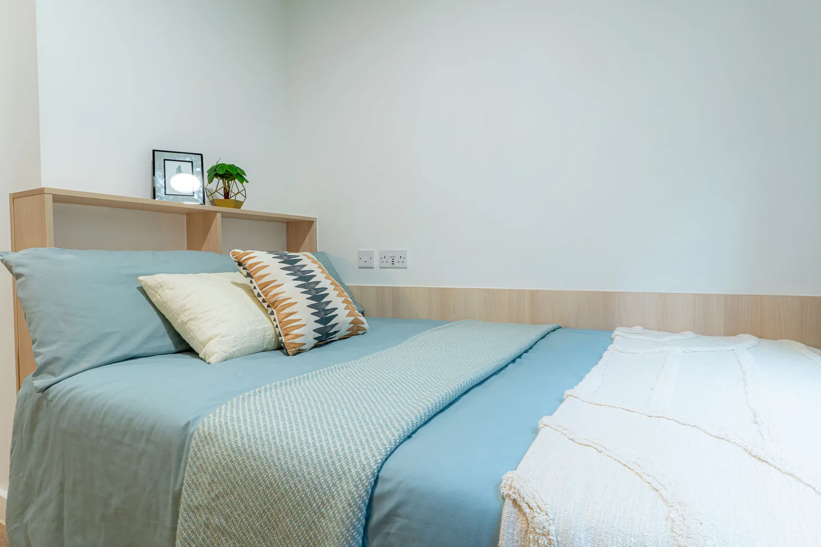 Gold En Suite at iQ Signal Place