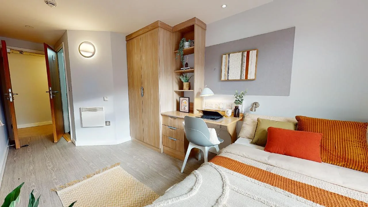 The essentials of student living in our copper en suite plus at iQ Steel