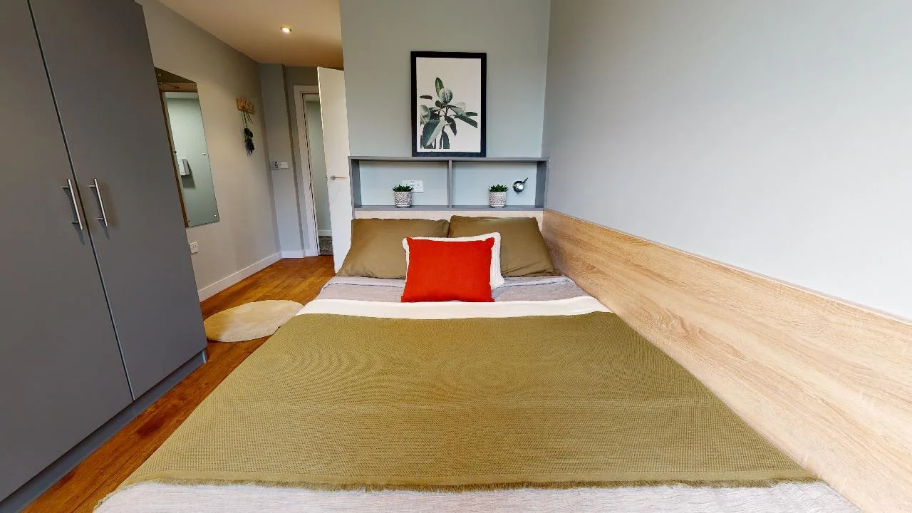Gold En Suite Plus at iQ Knight House