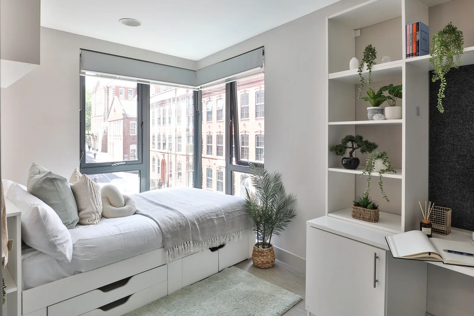 Classic Smaller 2 Bed Apartment - Shared Bathroom at Portobello House