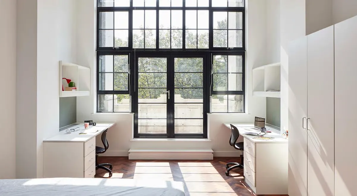 Contemporary Deluxe En Suite at Town Hall Camberwell