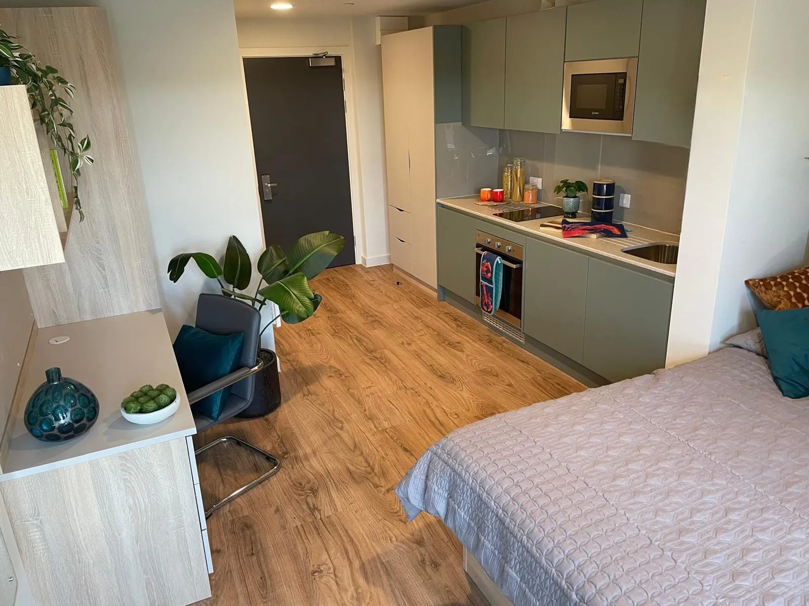 Silver Studio – Low Floor at Redgate