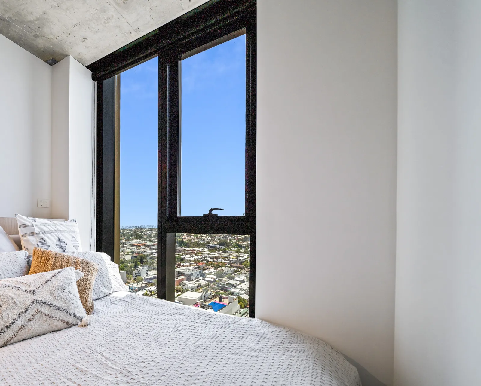 Panoramic Cosy Two Bed Apt at Switch Perth Central
