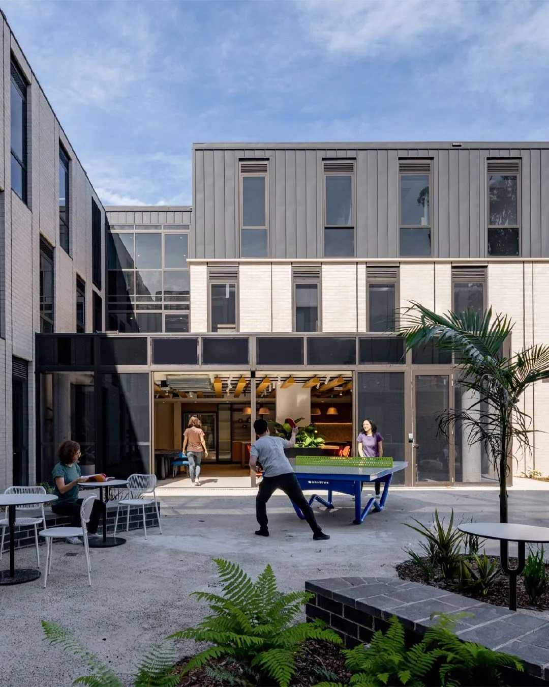 Switch Kensington photo 3