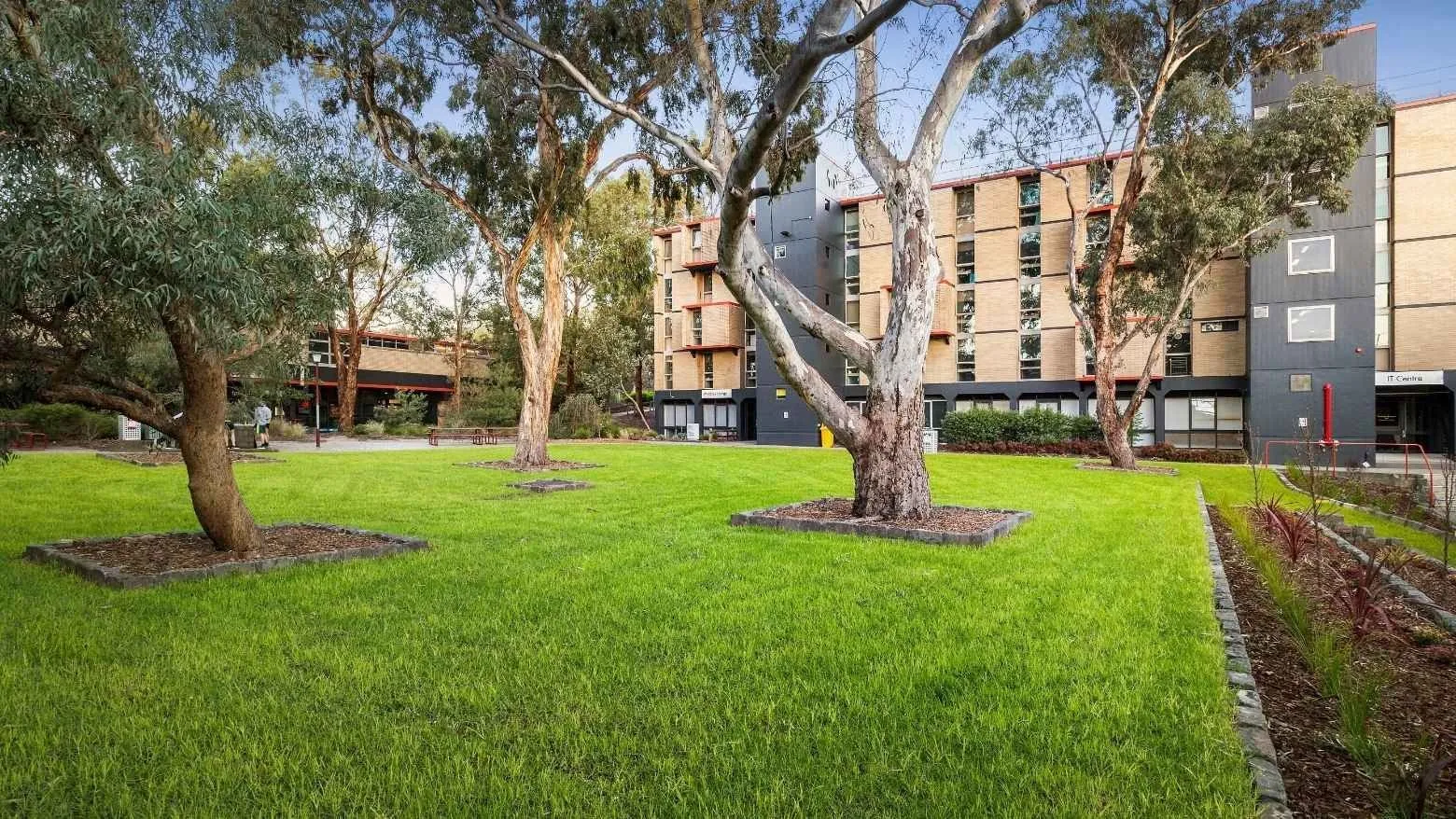 La Trobe University – Menzies College  photo 3